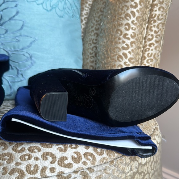 NIB Chinese Laundry “Benita” blue velvet lace up block heel otk boot - Picture 12 of 12